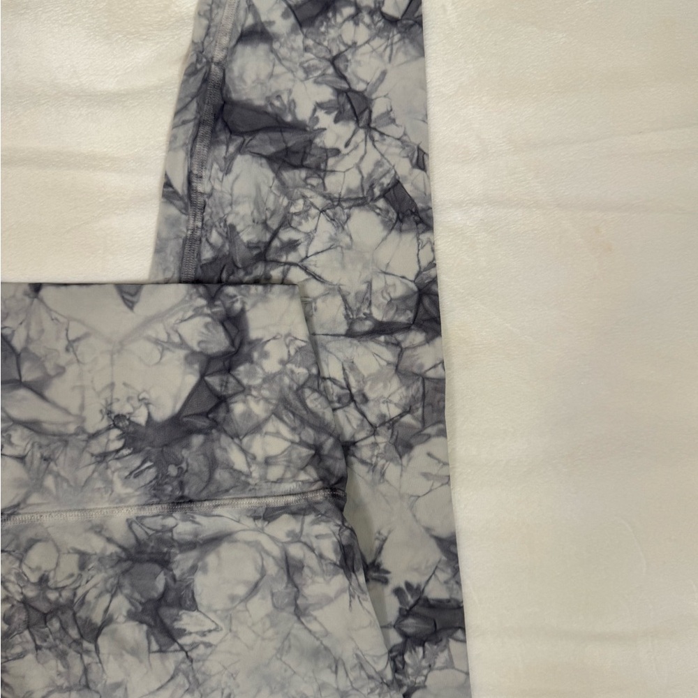 Lululemon shibori full on leggings - Picture 5 of 8